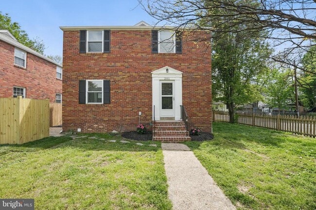 Primary Photo - 201 E Alexandria Ave