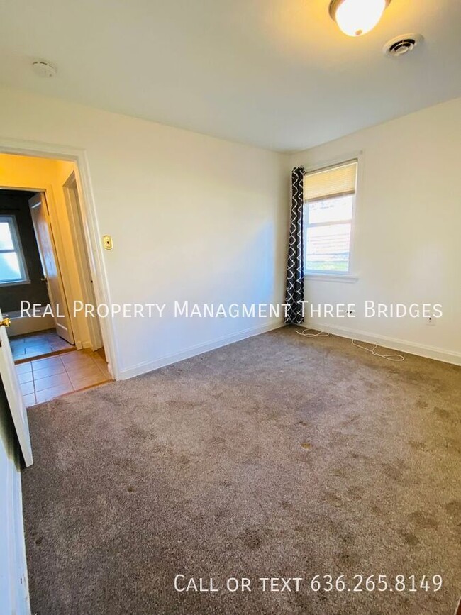 Building Photo - Beautiful 2br/1ba Lindendwood Park Home