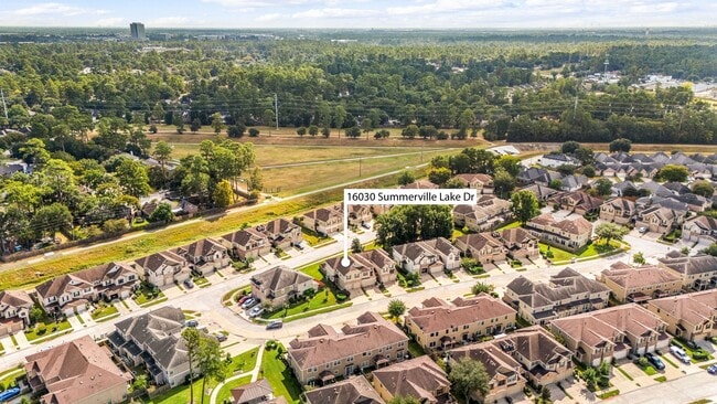 Building Photo - 16030 Summerville Lake Dr