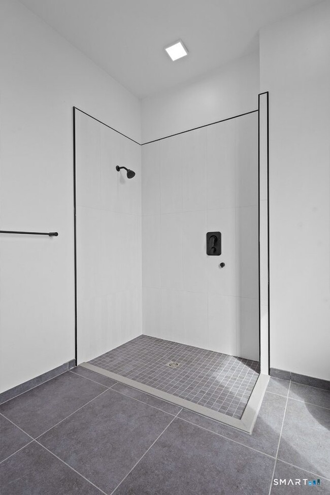 Building Photo - 78 Unquowa Pl