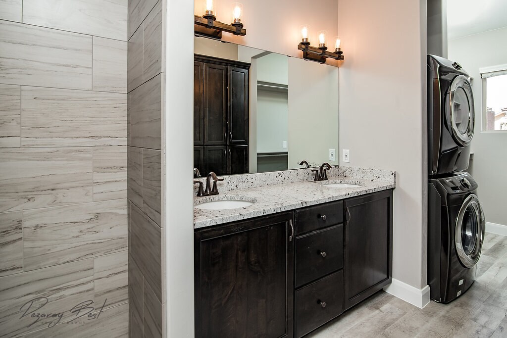 Building Photo - 325 N Red Stone Rd