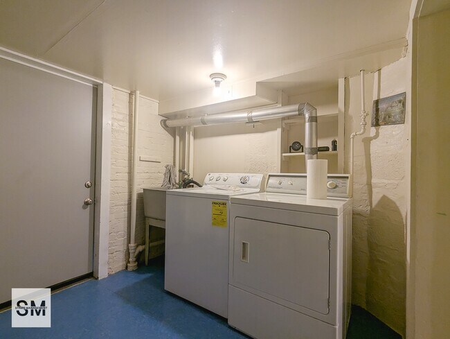 Building Photo - 23 Milmarson Pl NW