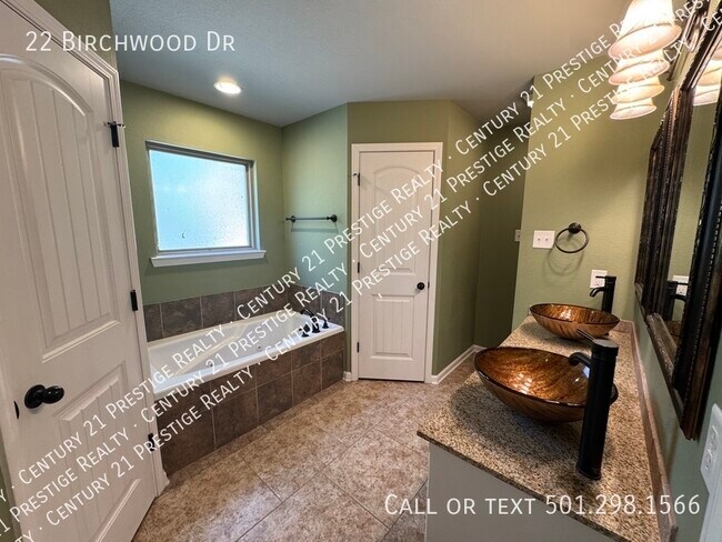 Building Photo - 22 Birchwood Dr