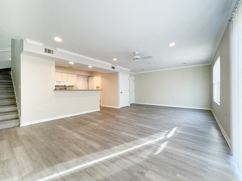 Building Photo - 309 Gurley Ln