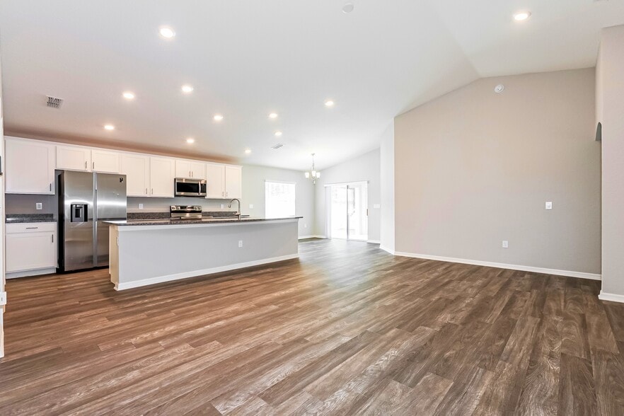 Building Photo - 1221 Third Ct, Eagle Lake, FL