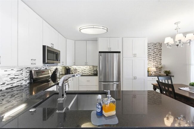 Building Photo - 5280 Coquina Key Dr SE