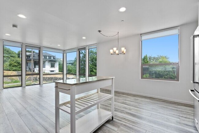 Building Photo - Stunning Ultra-Modern Capitol Hill View Home with Air Conditioning