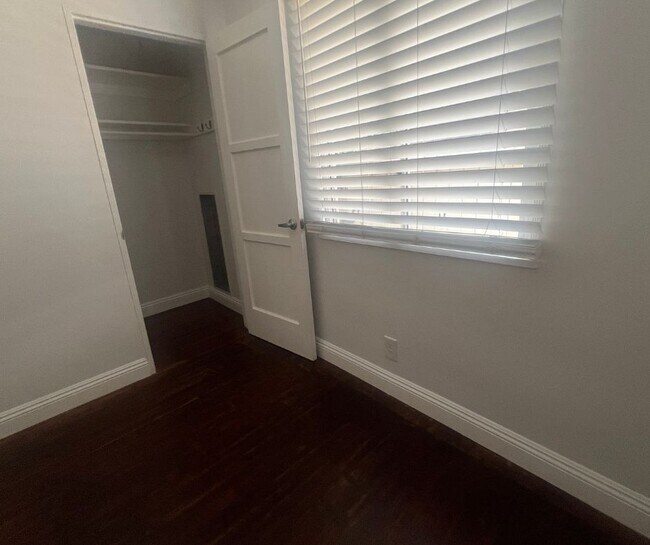 Building Photo - 1028 17th St