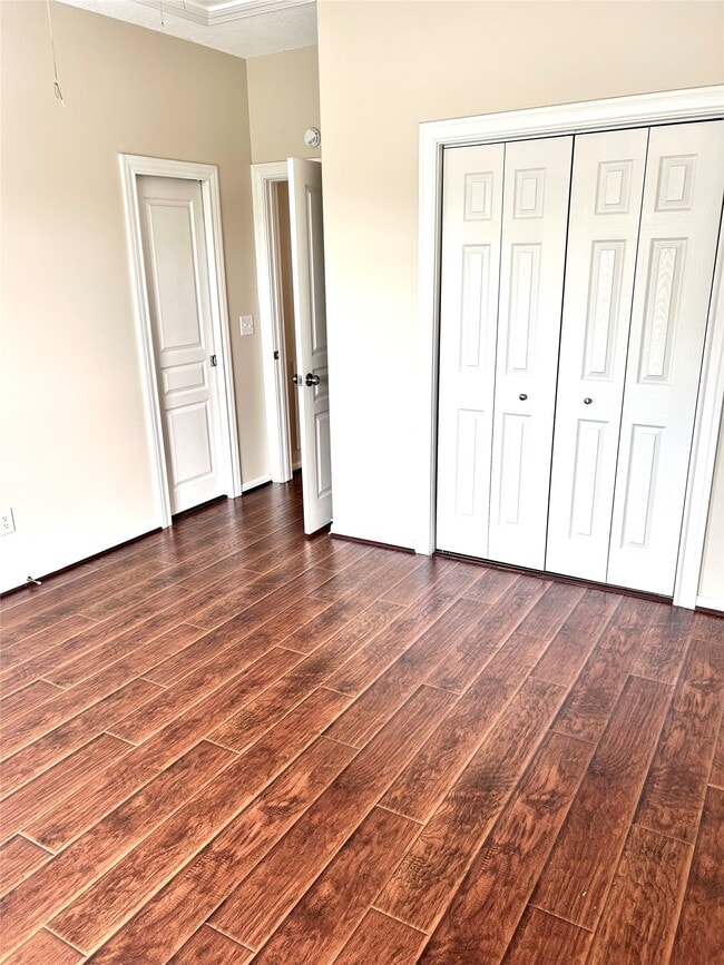 Building Photo - 807 Kipp Ave