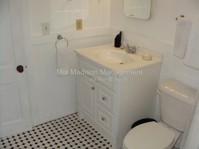 Building Photo - 547 E Macon St