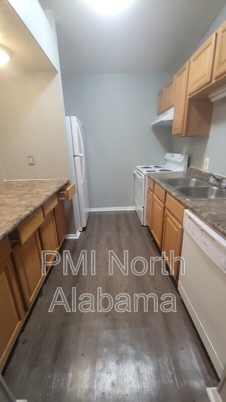Building Photo - 900 Candlewood Dr NW