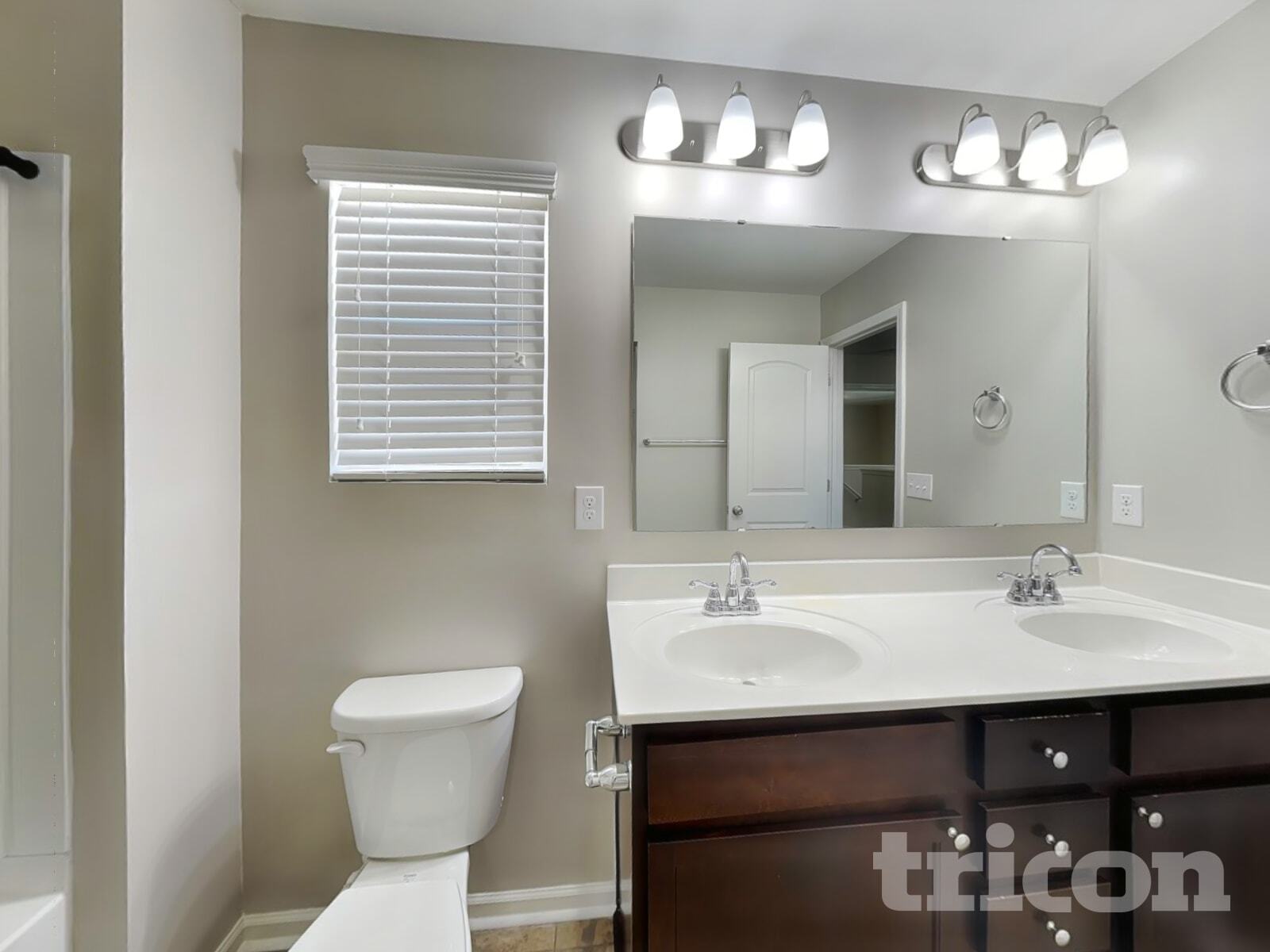 Building Photo - 3545 Saddlebrook Dr