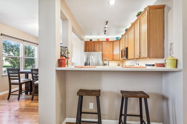 Building Photo - 3 Bedroom, 3 Bth Townhome with 2 Car Garage