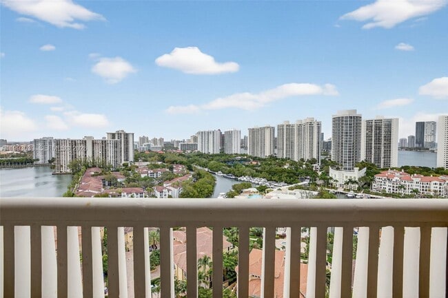 Building Photo - 1000 W Island Blvd