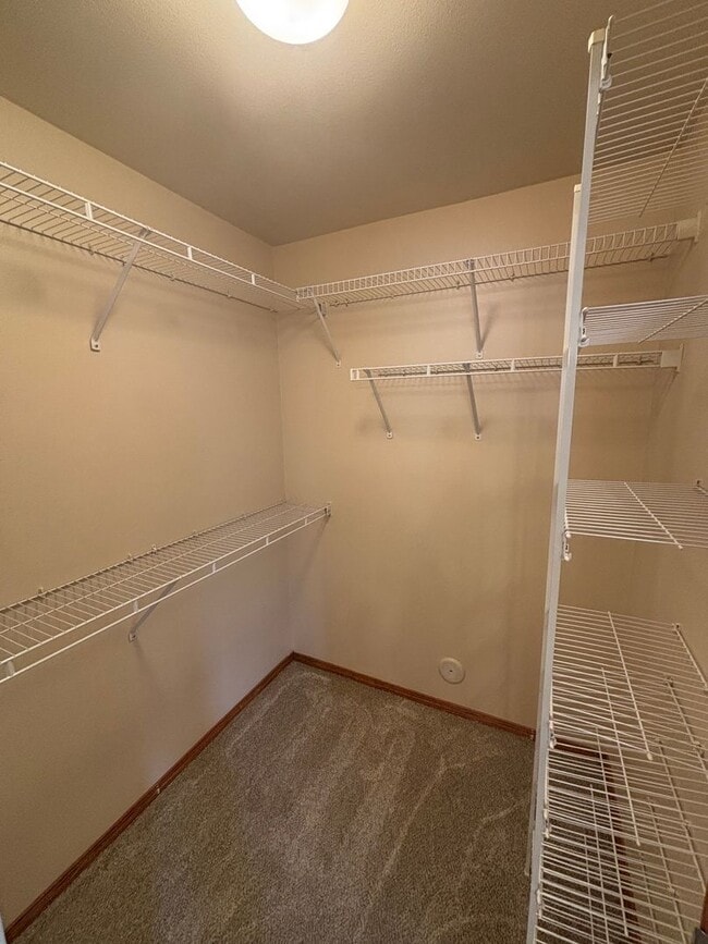 Building Photo - BEAUTIFUL HOME IN THE LANDINGS (APP#59)