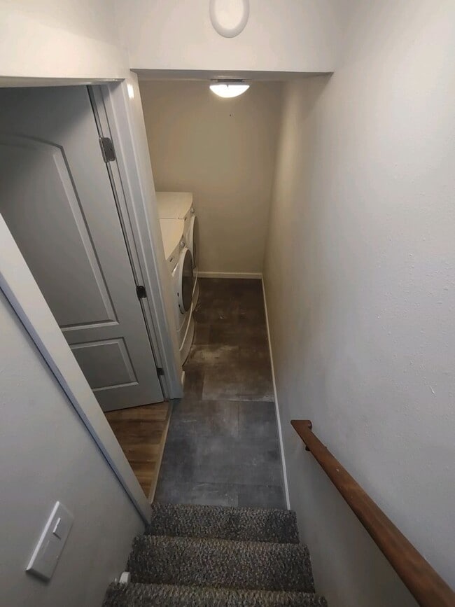 Building Photo - Located 1 block from Ocean Shores. 3bd 2ba & attached garage