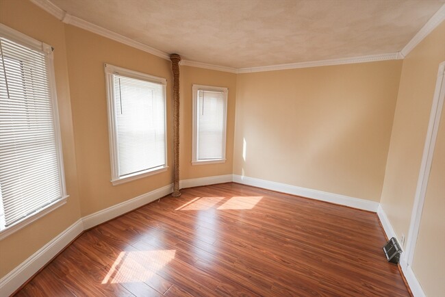 Building Photo - 369 Savin Hill Ave