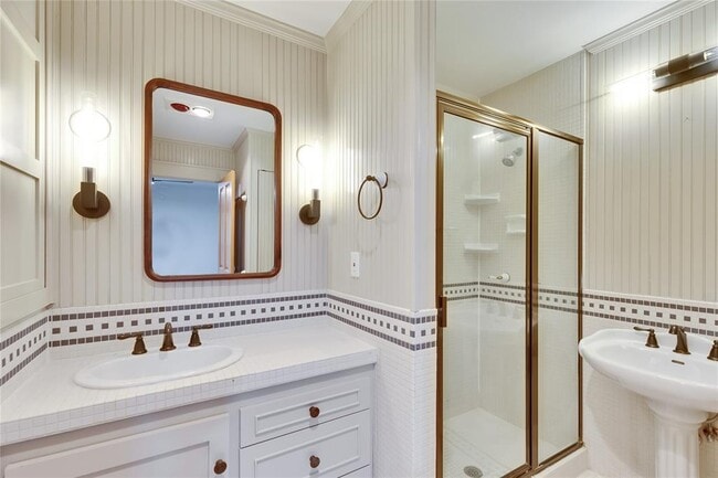 Building Photo - 408 Westwood Terrace