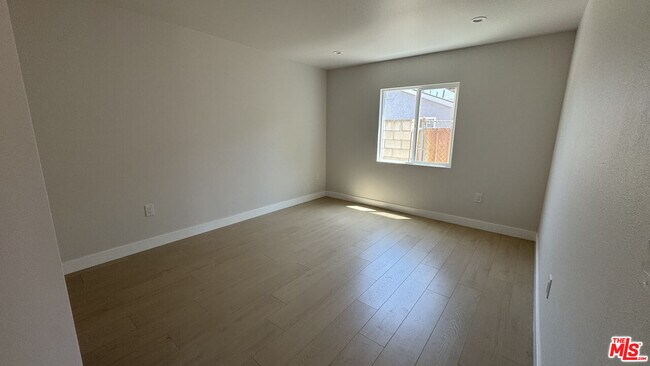Building Photo - 806 N Grandee Ave