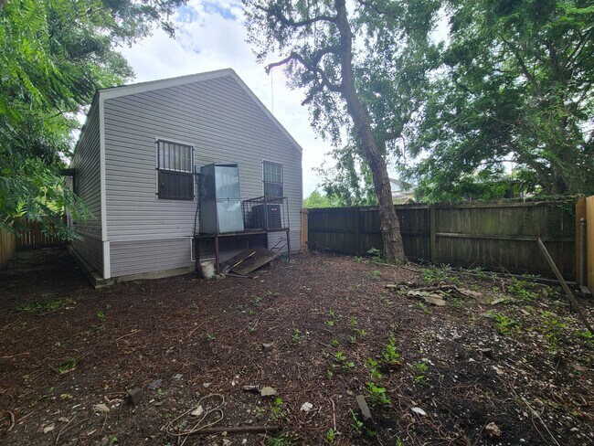 Building Photo - 2639 N Galvez St