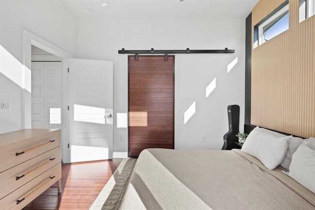 Building Photo - 1904 E 17th St