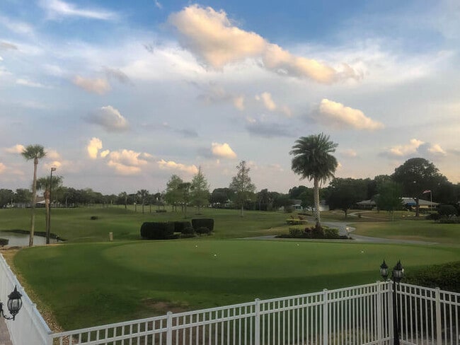 Building Photo - 3 Bed/2 Bath Home with Fenced Yard & Garage / Available Now!