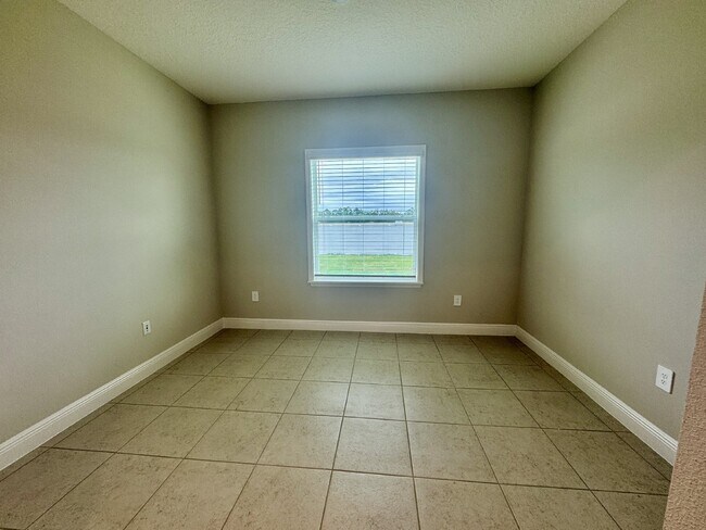 Building Photo - ***HALF OFF FIRST MONTH'S RENT FOR LEASE S...