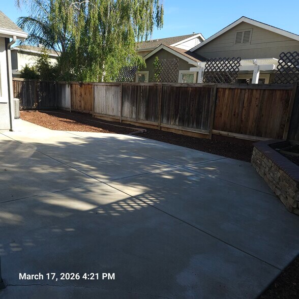 Building Photo - 916 Sawyer Way