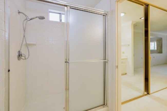 Building Photo - Spacious 3BD/3BA Condo with Enclosed Patio and Resort-style Amenities
