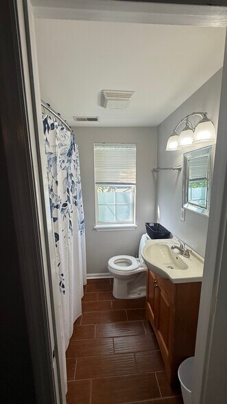Master Bath - 286 Ashley Ave
