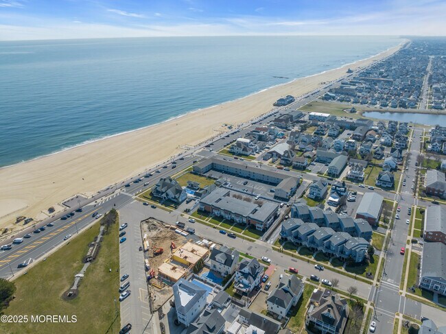 Building Photo - 106 2nd Ave