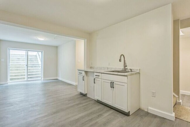 Building Photo - 21355 Lookout Dr