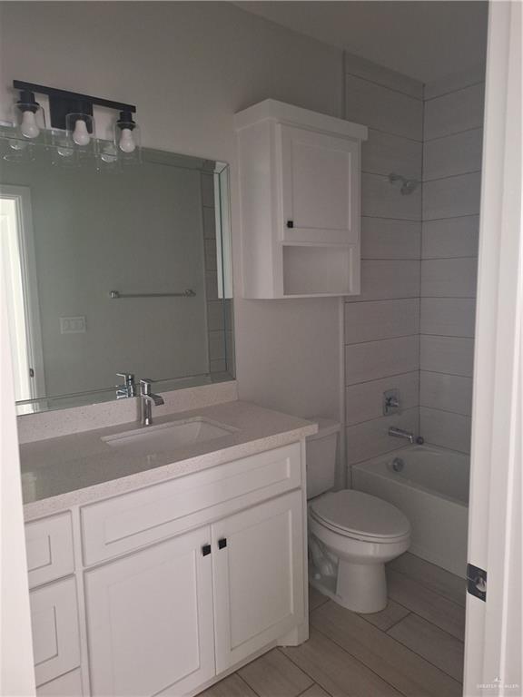 Building Photo - 10 N Clarence Ave