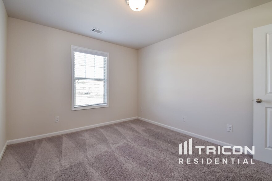 Building Photo - 3930 Bella View Ln
