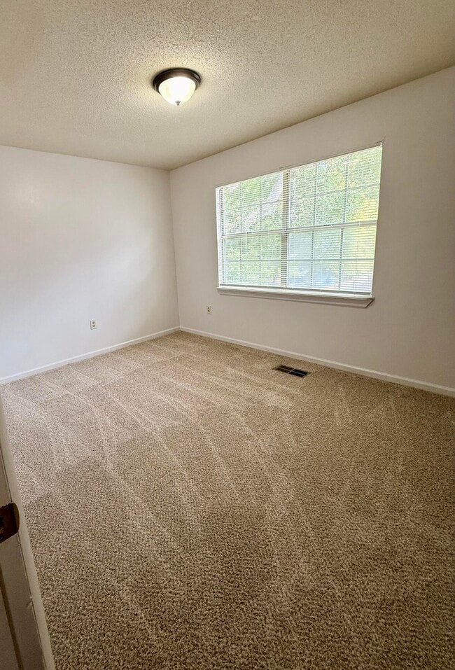 Building Photo - 17 Magnolia Ave SE