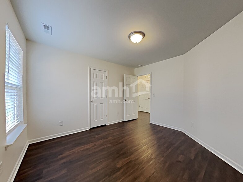 Building Photo - 7207 Tanners Creek Dr