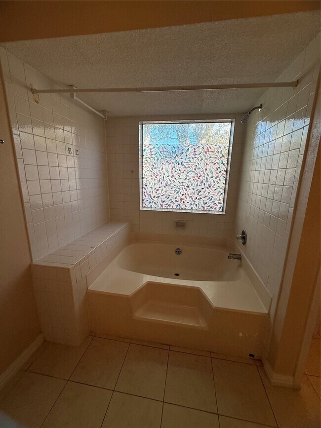 Building Photo - 4027 Summit Valley Dr