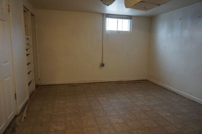 Building Photo - Upgraded 4 Bed 2 Bath Midvale Home