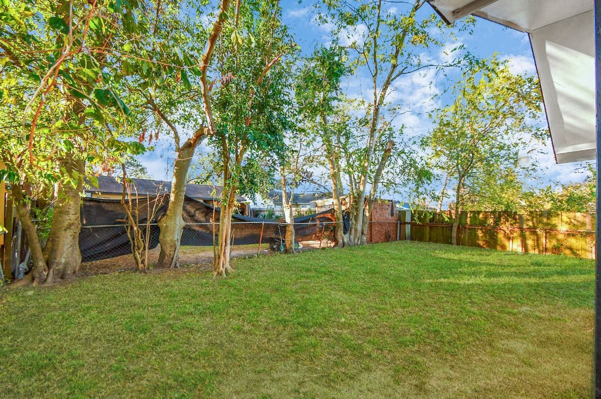 Building Photo - 428 De Haven St