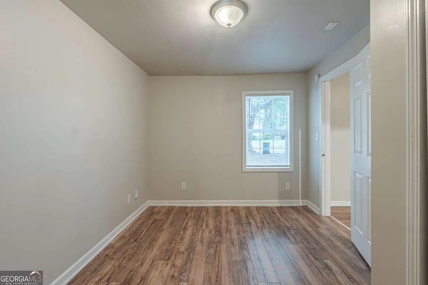 Building Photo - 3140 Delowe Dr