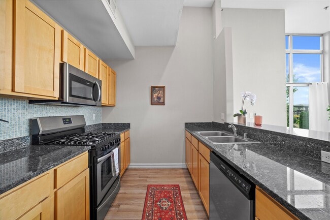Building Photo - 2121 S Kinnickinnic Ave