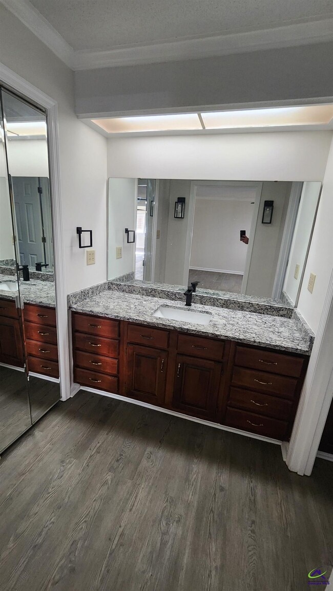 Building Photo - 114 Van Dr