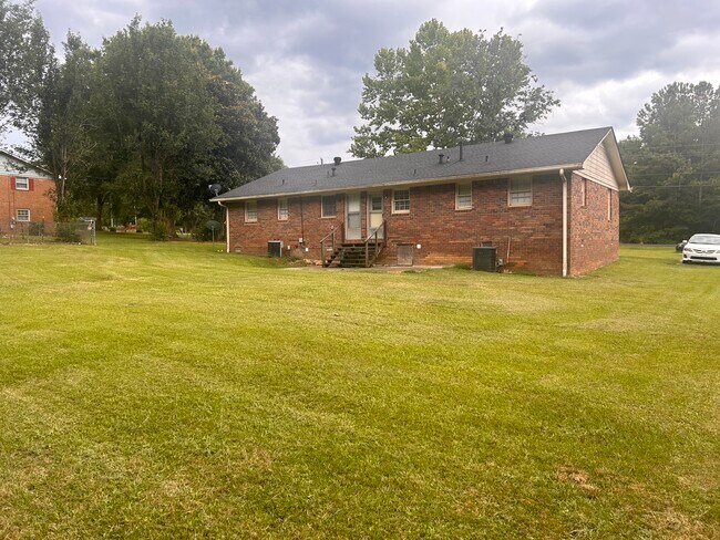 Building Photo - 3487 Wax Rd SE