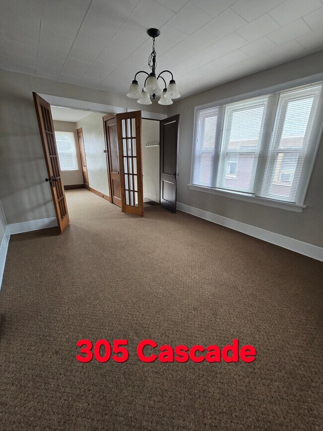 Building Photo - 305 Cascade St
