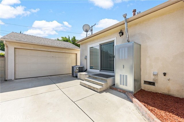 Building Photo - 5326 Farna Ave
