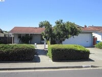 Building Photo - 32215 Glenbrook St