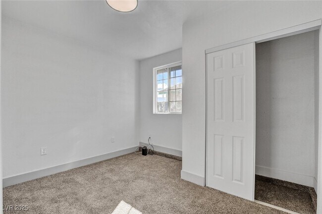 Building Photo - 4012 N Mira Ln