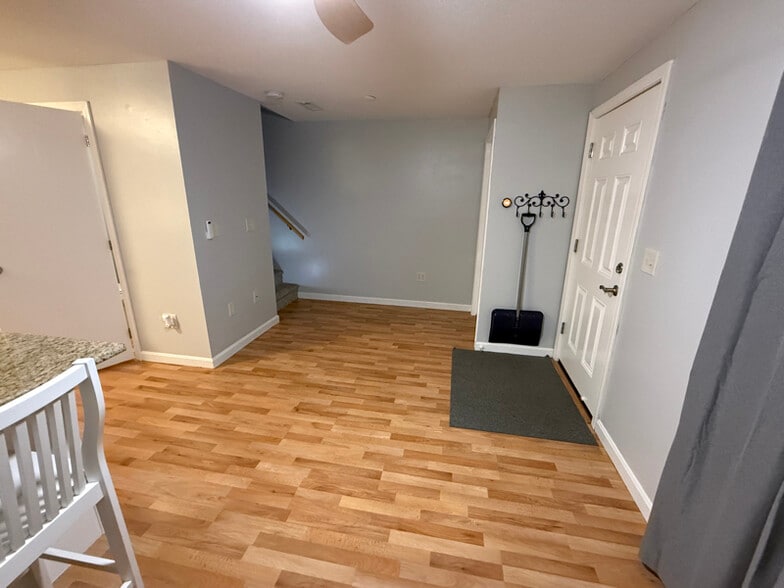 Building Photo - 105 Elmwood Dr