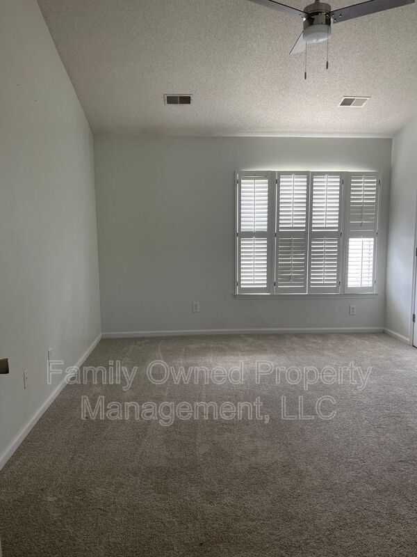 Building Photo - 113 Rockdale Ln