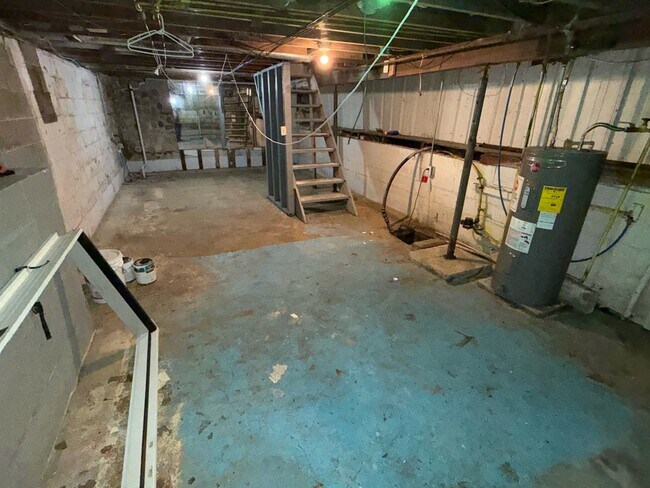 Building Photo - 2103 Willowrow Ave NE